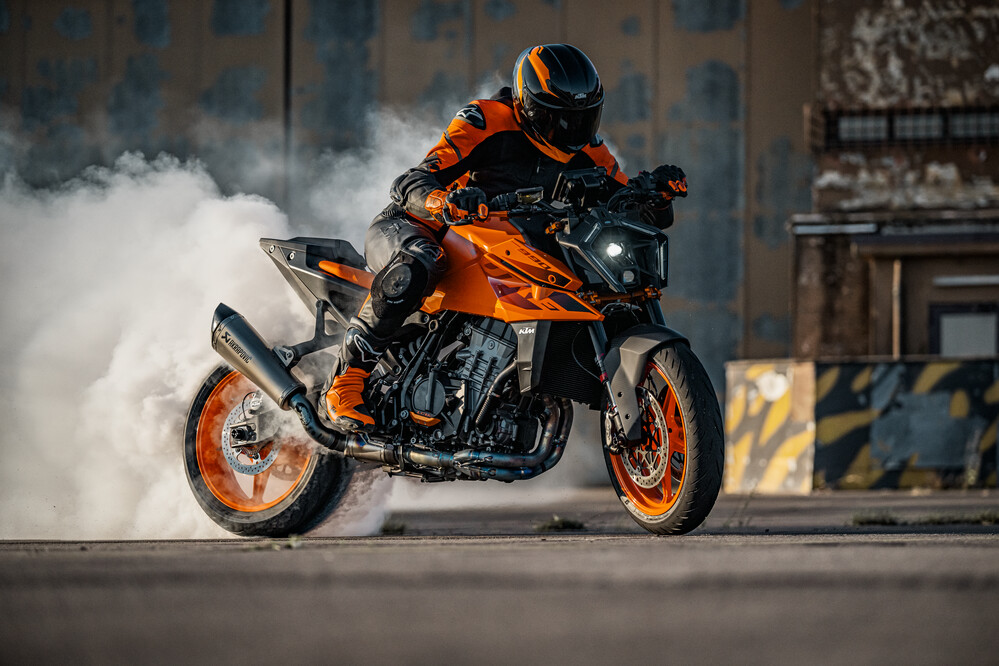 554169 My24 Ktm 990 Duke Action Action Action